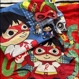 Ryan Superhero Kids Blanket and Pillowcas Set with Mask